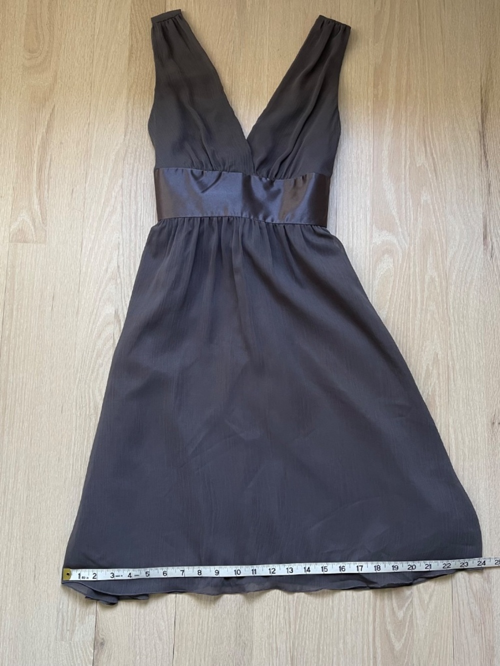 21 by Forever 21 Grey Chiffon V-Neck Cocktail Dress - Small (Fits like Junior S) - Picture 8 of 10